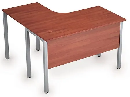 Стол на металлических опорах, экран ЛДСП 2МД.129R